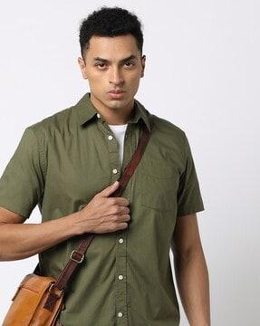 slim fit shirt with patch pocket