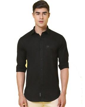 slim fit shirt with patch pocket