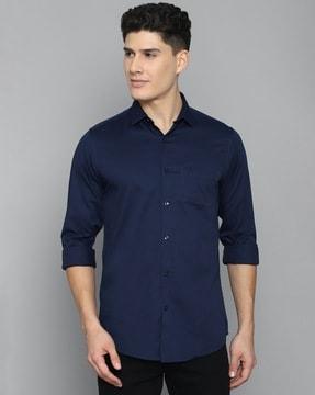 slim fit shirt with patch pocket