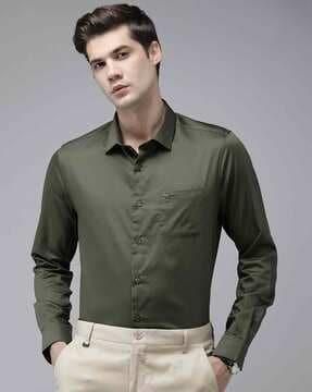 slim fit shirt with patch pocket