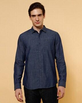 slim fit shirt with patch pocket