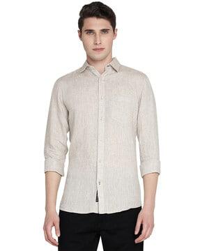 slim fit shirt with patch pocket