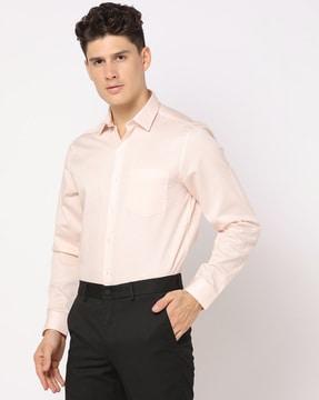 slim fit shirt with patch pocket