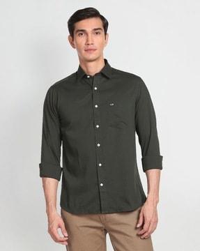 slim fit shirt with patch pocket