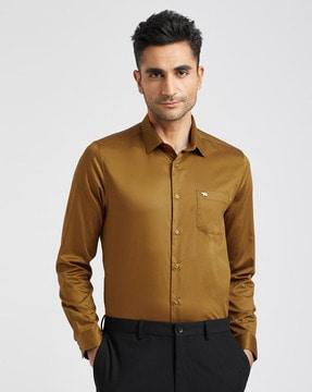 slim fit shirt with patch pocket