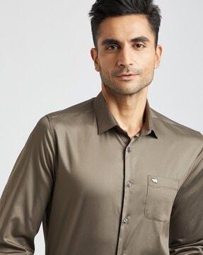 slim fit shirt with patch pocket