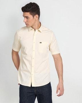 slim fit shirt with patch pocket