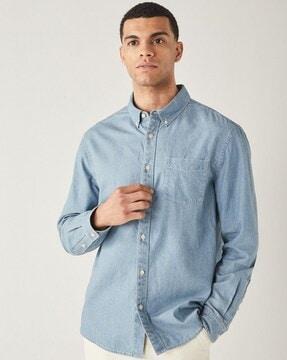 slim fit shirt with patch pocket