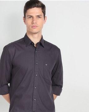 slim fit shirt with patch pocket