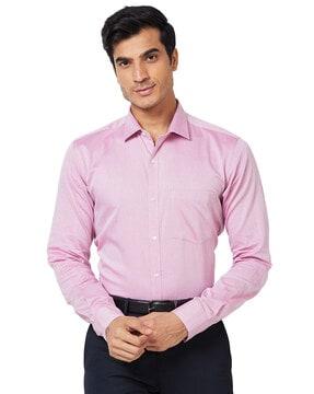 slim fit shirt with patch pocket