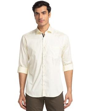 slim fit shirt with patch pocket