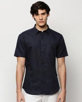 slim fit shirt with patch pocket