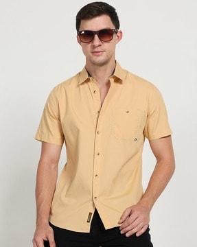 slim fit shirt with patch pocket