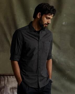 slim fit shirt with patch pocket