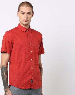 slim fit shirt with patch pocket