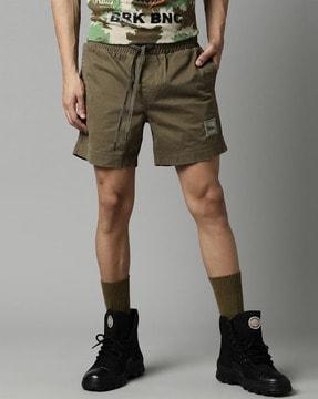 slim fit shorts with insert pockets