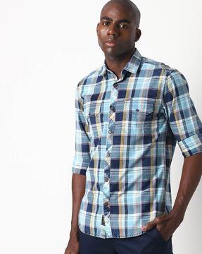 slim fit spread collar shirt with flap pockets