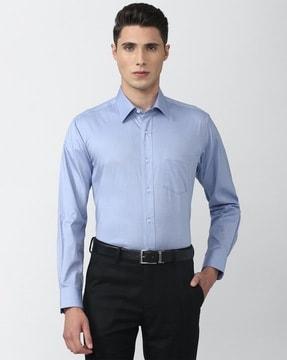 slim-fit spread-collar shirt with patch pocket