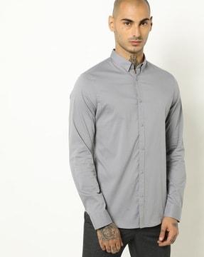 slim-fit spread collar shirt