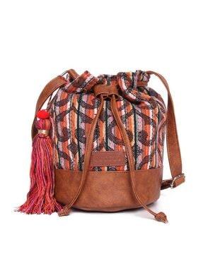 sling bag with tassel accent