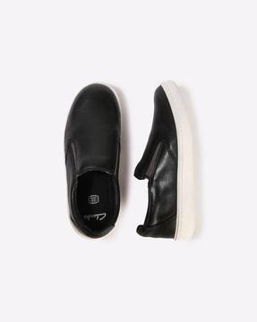 slip-on casual shoes with elasticated gussets