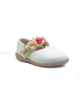 slip-on flat shoes with floral applique