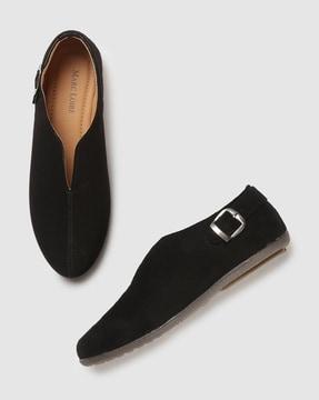 slip-on casual shoes with buckle accent