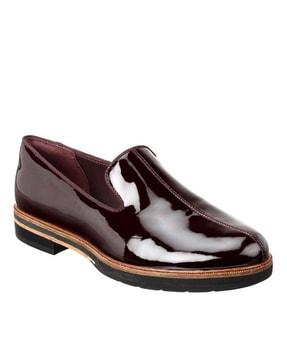 slip-on casual shoes with elasticated gussets