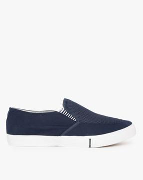 slip-on casual shoes with elasticated gussets
