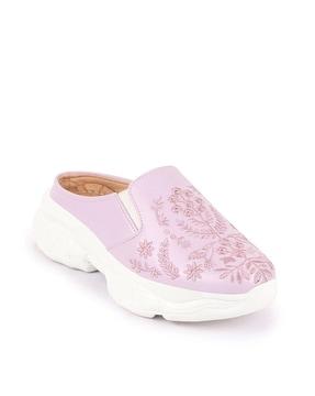 slip-on casual shoes with embroidery