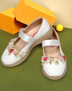 slip-on casual shoes with floral applique