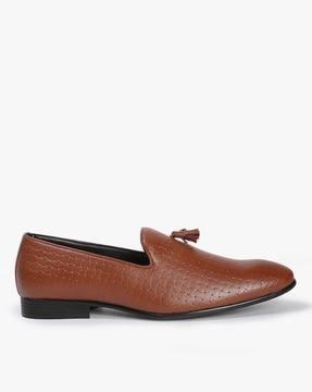 slip-on casual shoes with tassel accent