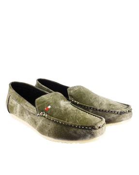 slip-on casual shoes