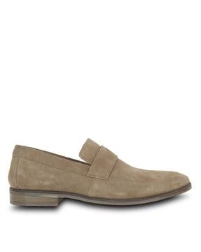 slip-on casual shoes