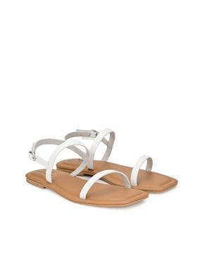 slip-on flat sandals with buckle fastening