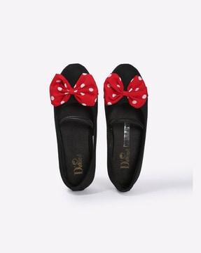 slip-on flat shoes with bow accent