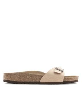 slip-on sandals with buckle fastening