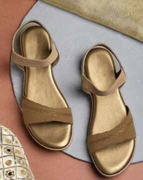 slip-on sandals with open toe shape