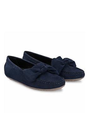 slip-on shoes with bow accents