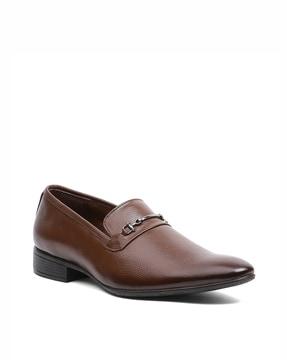 slip-on shoes with round toe shape