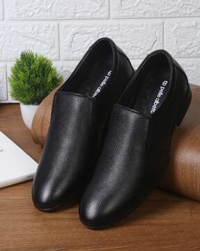 slip-on shoes with round toe shape