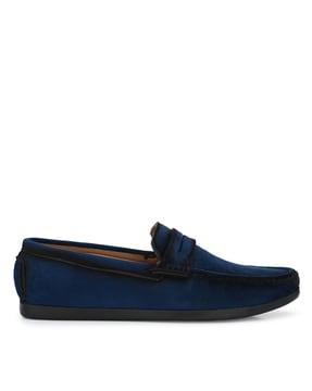 slip-on shoes with round-toe