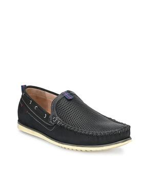 slip-on shoes with round-toe