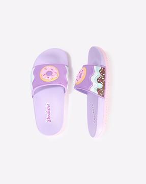 slip-on slides with applique