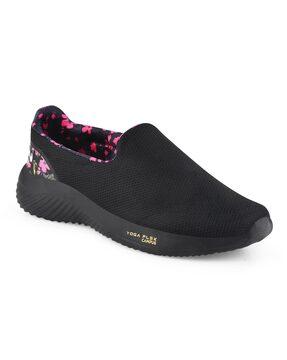 slip-on sports shoes with mesh upper