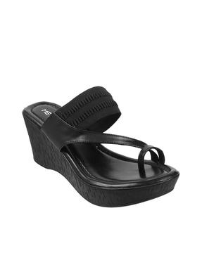 slip-on toe-ring wedges