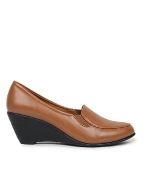 slip-on wedges with round-toe