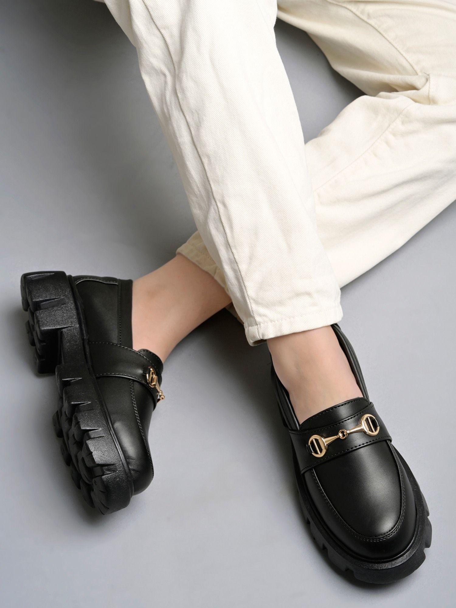 smart casual chain detailed black loafers for women