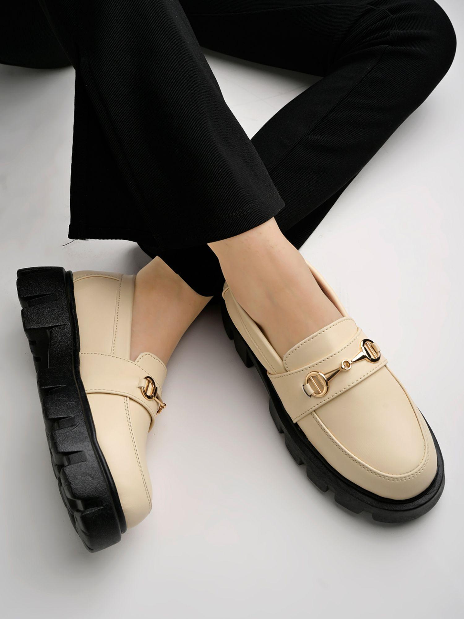 smart casual chain detailed cream loafers