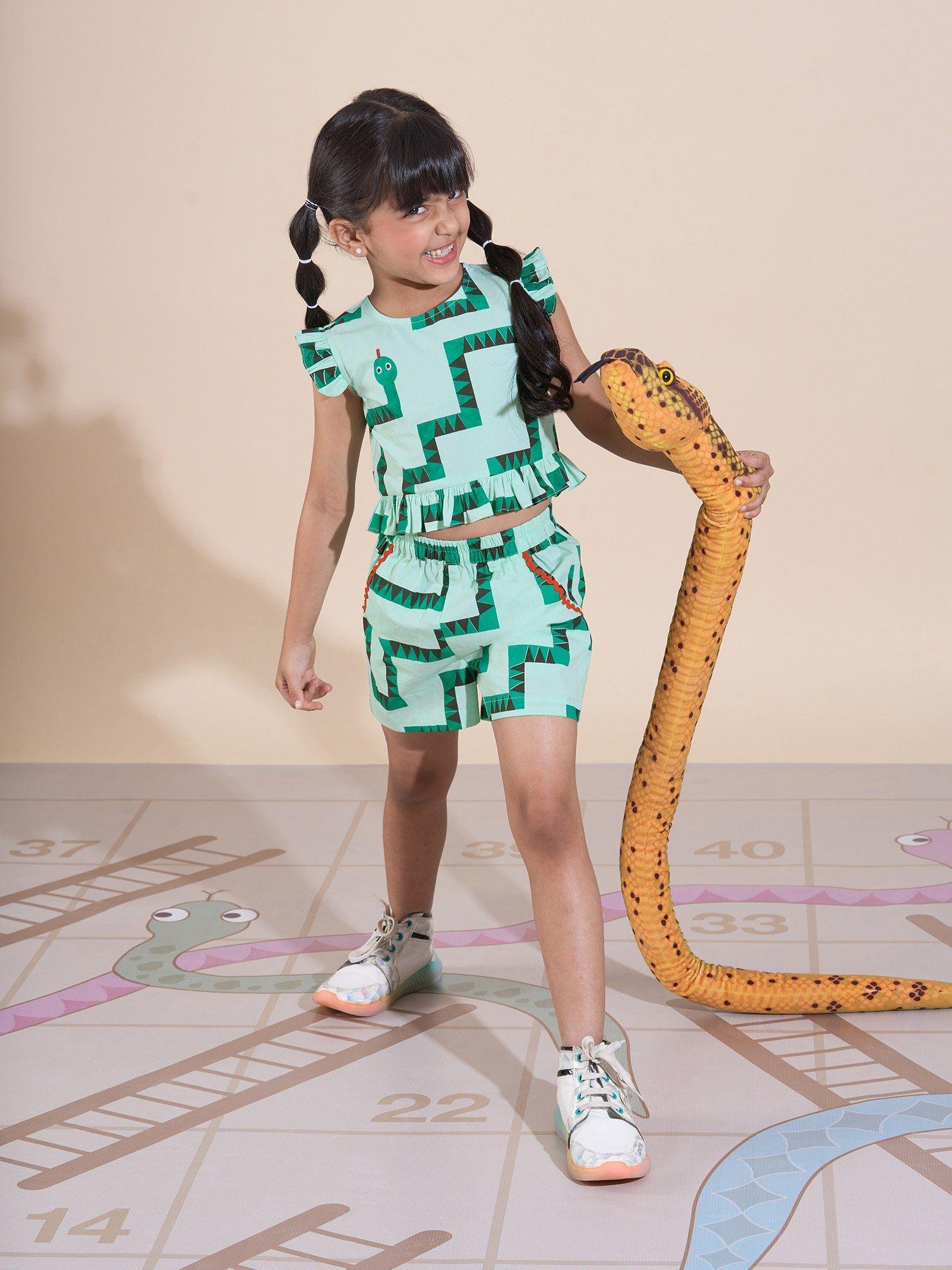 snakes and ladders girls green table print top and shorts (set of 2)